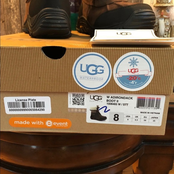 UGG AUSTRALIA - Picture 5 of 6